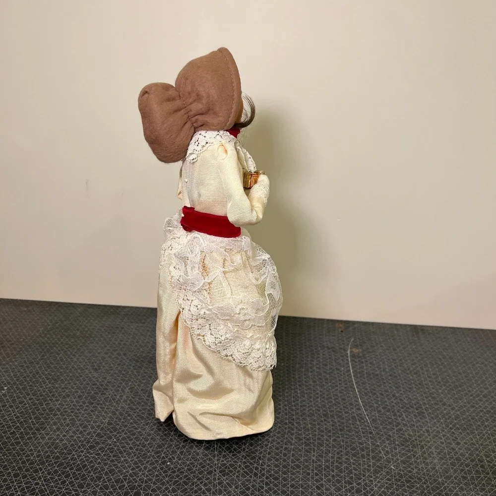 Byers Choice Caroler Woman holding Present, White‎ Dress, Long Brown Hair, 1993